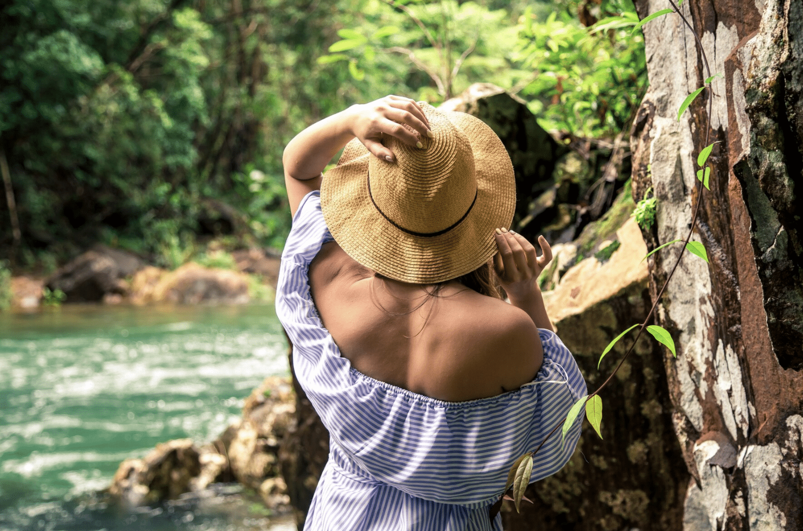 https://www.freepik.es/foto-gratis/chica-sombrero-rio_10923216.htm#fromView=search&page=1&position=0&uuid=d6c73174-9428-43b7-9858-8017f896a054&query=ecoturismo+aut%C3%A9ntico